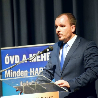 Ötszáz kilogramm mézet adományoztak az erdélyi árváknak